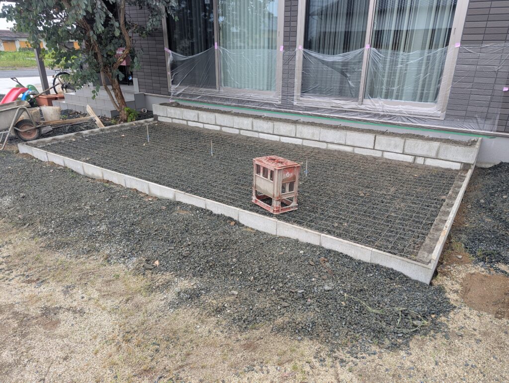 施工中：「玉名市 左官仕上げタイルバルコニー 施工中」